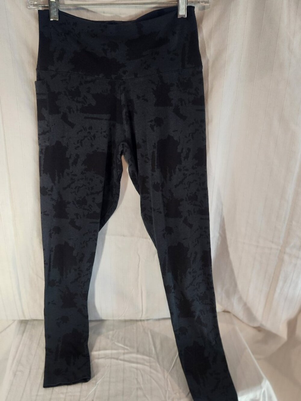 Tasc Performance Nola High Waisted Bamboo Pockets Leggings Camo Gray Size M